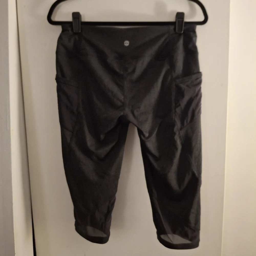 Tangerine Women's Dark Gray And Black Cropped Leggings
